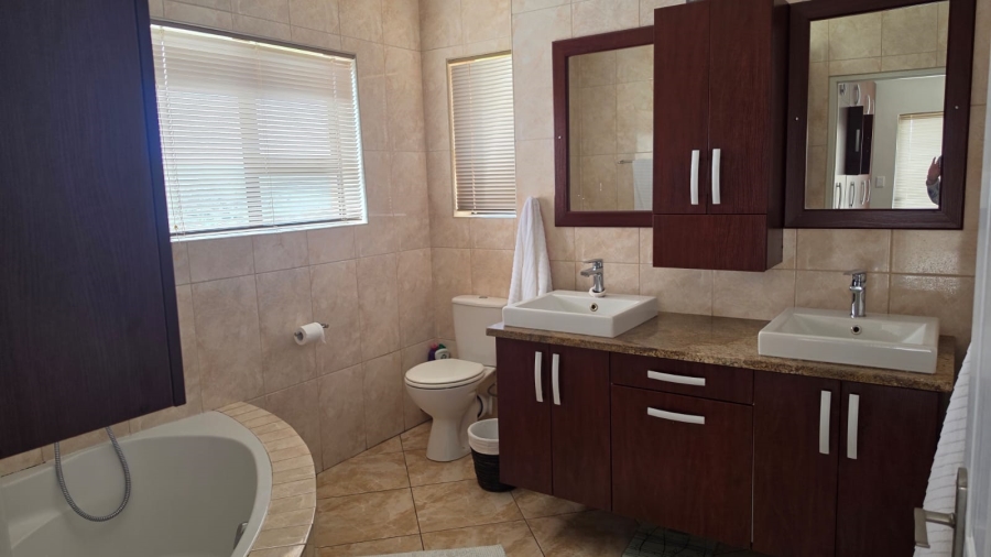 4 Bedroom Property for Sale in Stilbaai Wes Western Cape